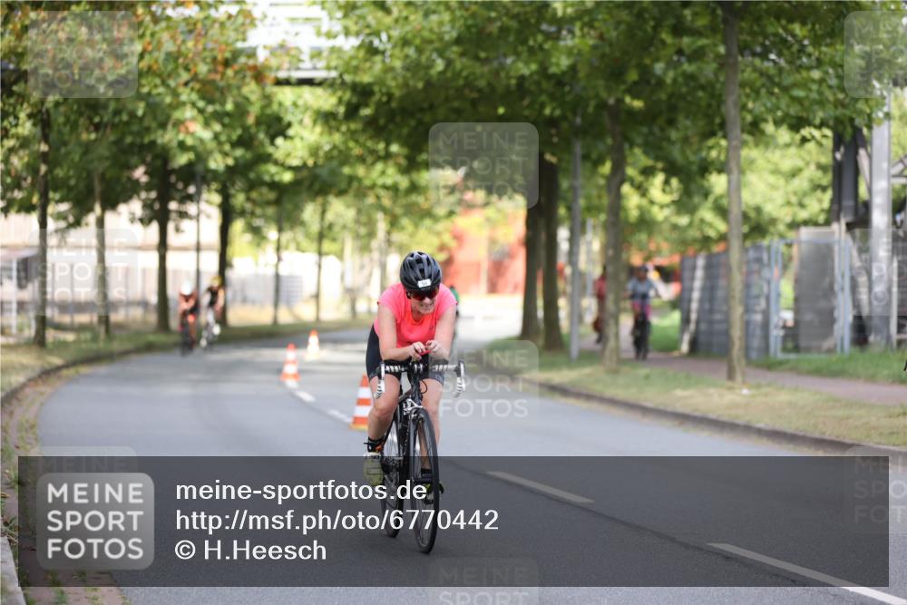 11.08.2024 - GEWOBA Citytriathlon Bremen H.Heesch http://msf.ph/oto/6770442 11.08.2024 10:38:08 Radfahren 3, 52, 56, 94 meine-sportfotos.de