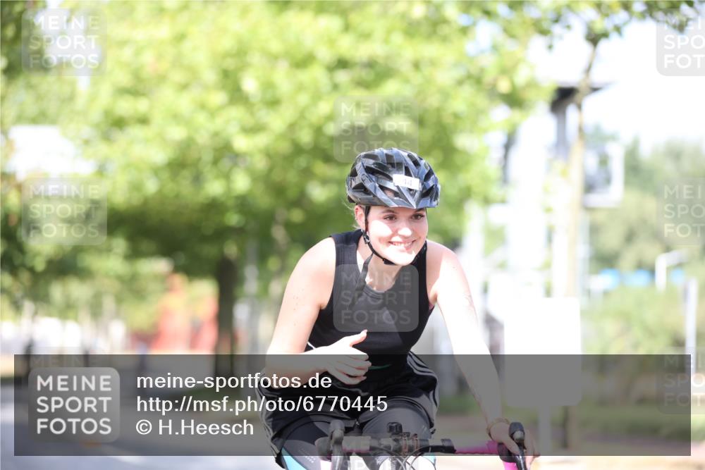 11.08.2024 - GEWOBA Citytriathlon Bremen H.Heesch http://msf.ph/oto/6770445 11.08.2024 10:44:57 Radfahren 13, 44, 54, 97 meine-sportfotos.de