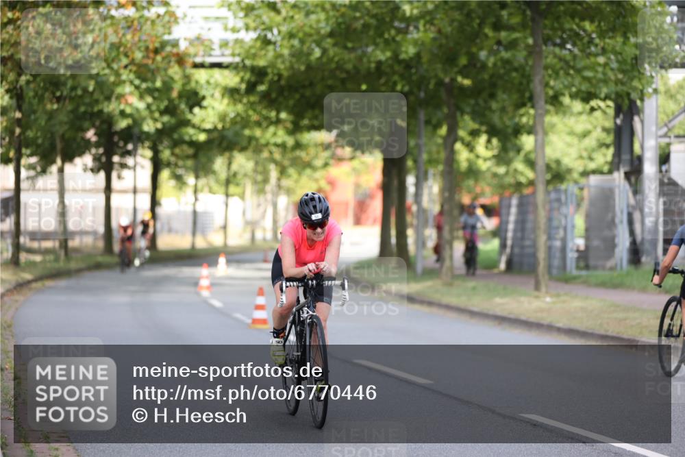 11.08.2024 - GEWOBA Citytriathlon Bremen H.Heesch http://msf.ph/oto/6770446 11.08.2024 10:38:08 Radfahren 3, 52, 56, 94 meine-sportfotos.de