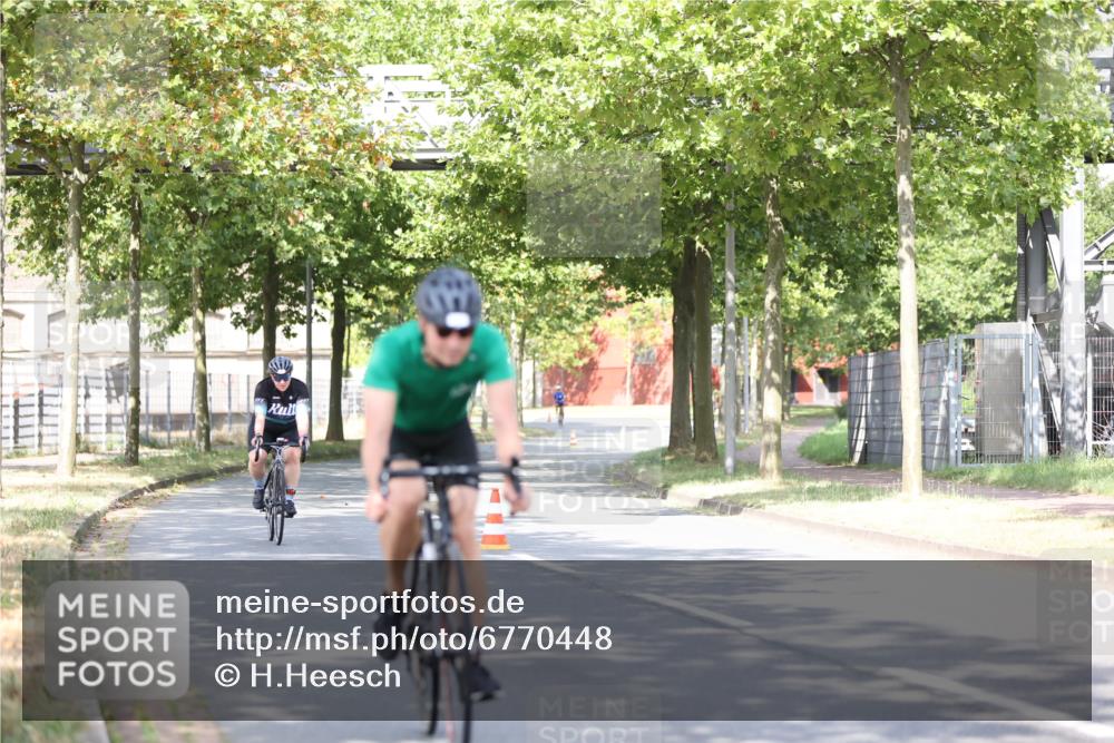 11.08.2024 - GEWOBA Citytriathlon Bremen H.Heesch http://msf.ph/oto/6770448 11.08.2024 10:45:05 Radfahren 13, 51, 54, 97 meine-sportfotos.de