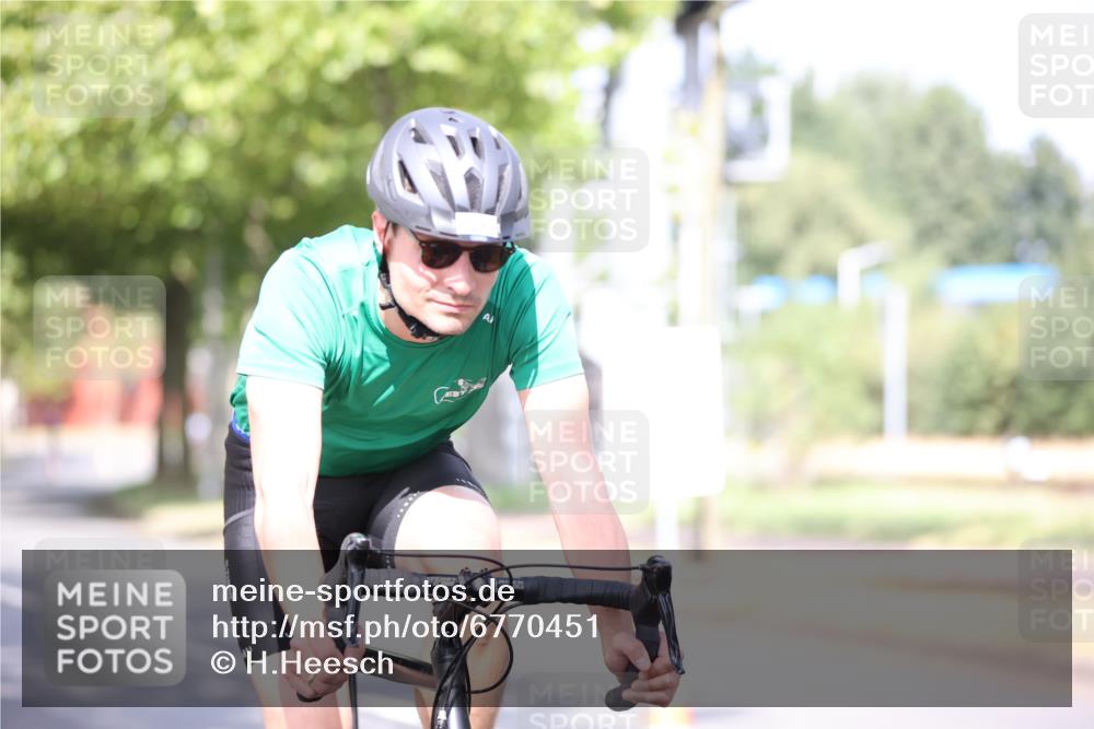 11.08.2024 - GEWOBA Citytriathlon Bremen H.Heesch http://msf.ph/oto/6770451 11.08.2024 10:45:05 Radfahren 13, 51, 54, 97 meine-sportfotos.de