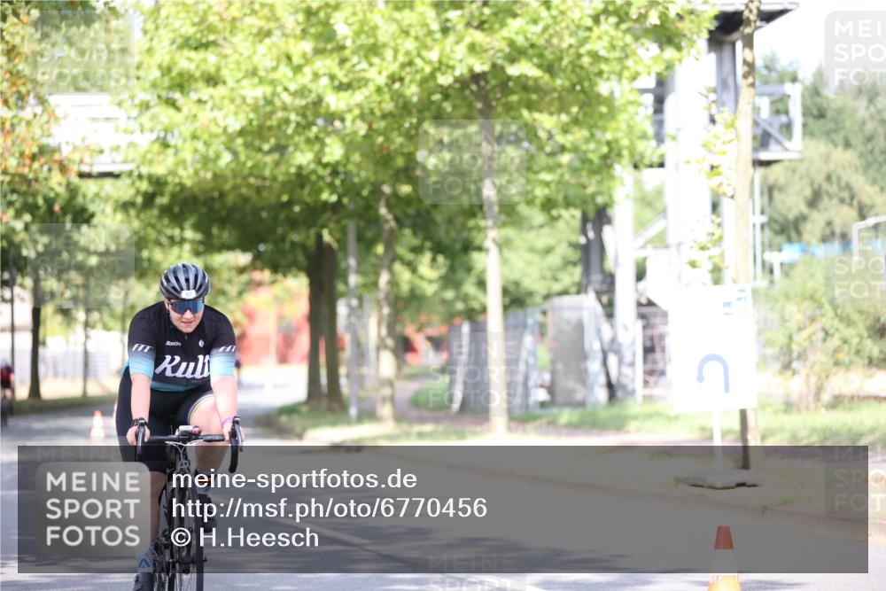 11.08.2024 - GEWOBA Citytriathlon Bremen H.Heesch http://msf.ph/oto/6770456 11.08.2024 10:45:07 Radfahren 13, 51, 54, 97 meine-sportfotos.de