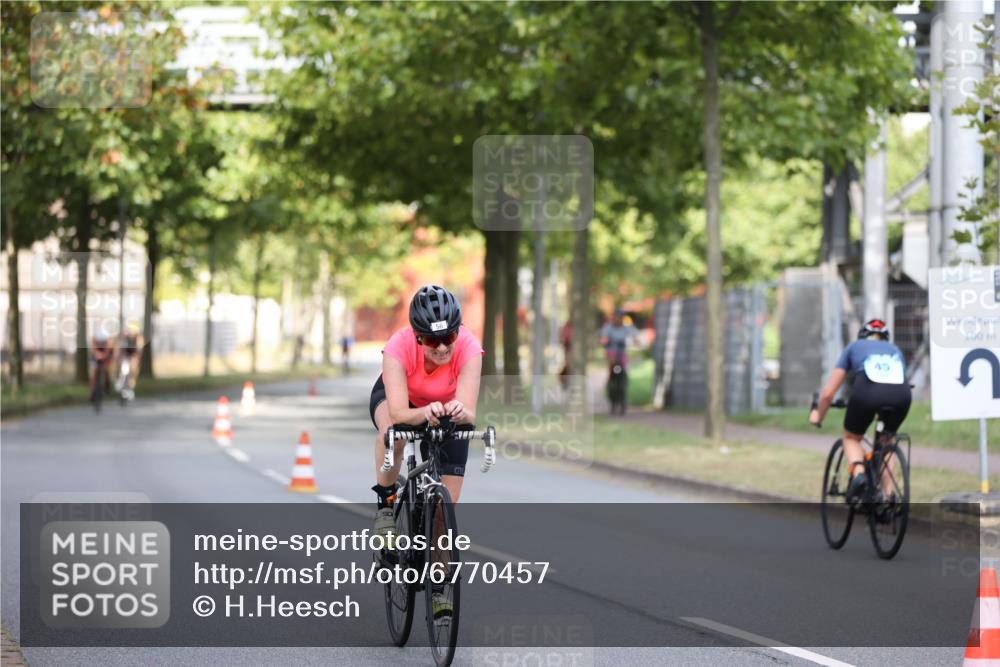 11.08.2024 - GEWOBA Citytriathlon Bremen H.Heesch http://msf.ph/oto/6770457 11.08.2024 10:38:08 Radfahren 3, 52, 56, 94 meine-sportfotos.de