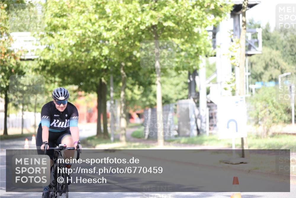 11.08.2024 - GEWOBA Citytriathlon Bremen H.Heesch http://msf.ph/oto/6770459 11.08.2024 10:45:07 Radfahren 13, 51, 54, 97 meine-sportfotos.de