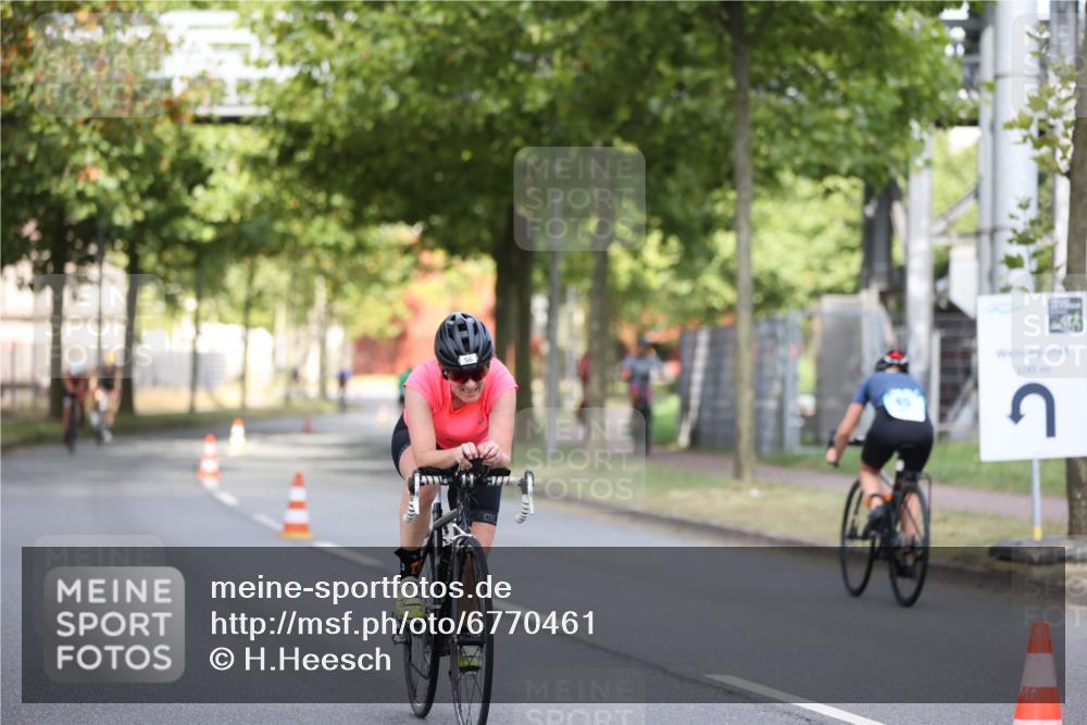 11.08.2024 - GEWOBA Citytriathlon Bremen H.Heesch http://msf.ph/oto/6770461 11.08.2024 10:38:08 Radfahren 3, 52, 56, 94 meine-sportfotos.de