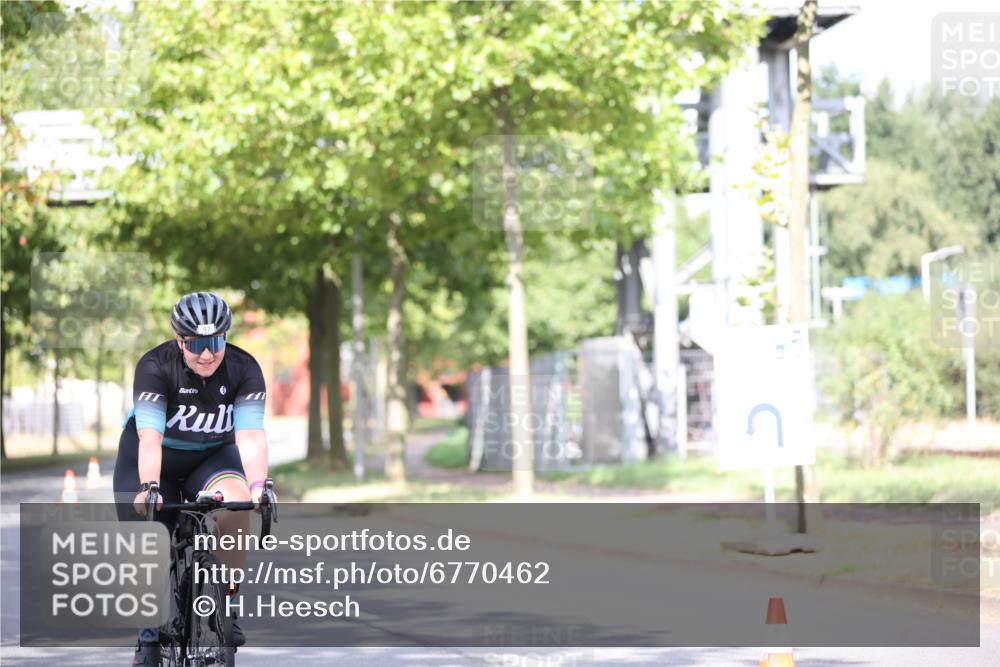 11.08.2024 - GEWOBA Citytriathlon Bremen H.Heesch http://msf.ph/oto/6770462 11.08.2024 10:45:07 Radfahren 13, 51, 54, 97 meine-sportfotos.de