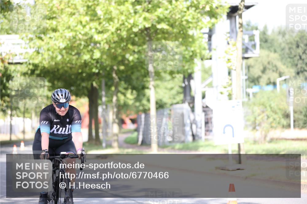 11.08.2024 - GEWOBA Citytriathlon Bremen H.Heesch http://msf.ph/oto/6770466 11.08.2024 10:45:07 Radfahren 13, 51, 54, 97 meine-sportfotos.de