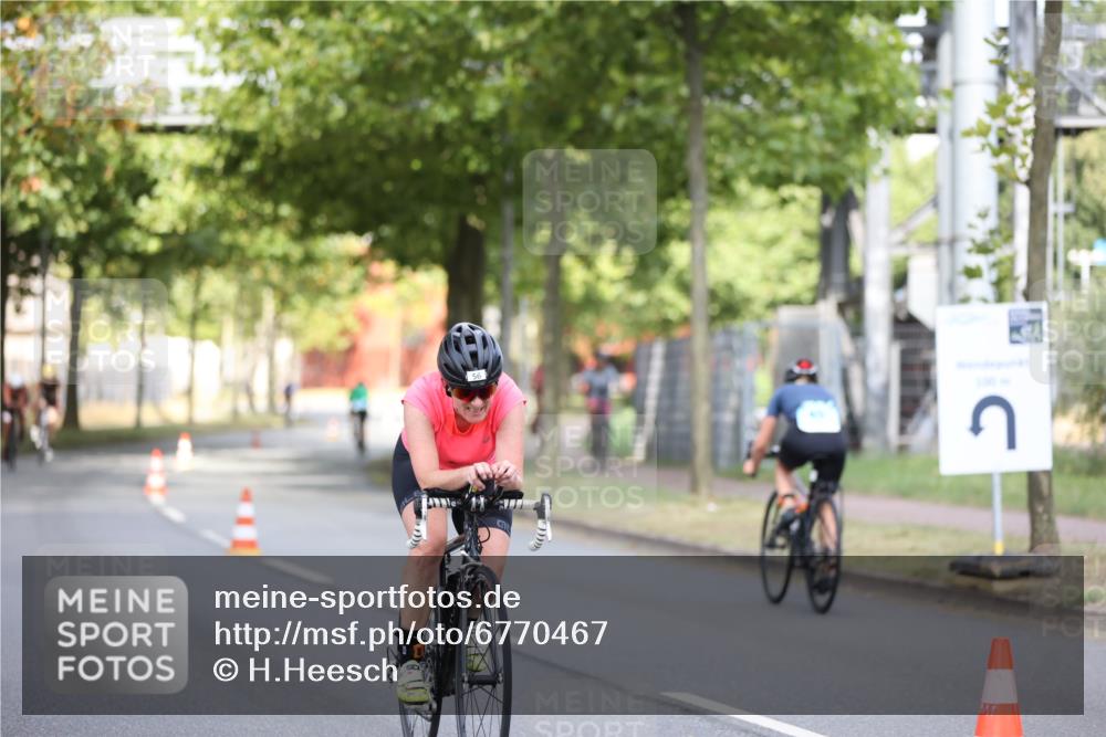 11.08.2024 - GEWOBA Citytriathlon Bremen H.Heesch http://msf.ph/oto/6770467 11.08.2024 10:38:08 Radfahren 3, 52, 56, 94 meine-sportfotos.de