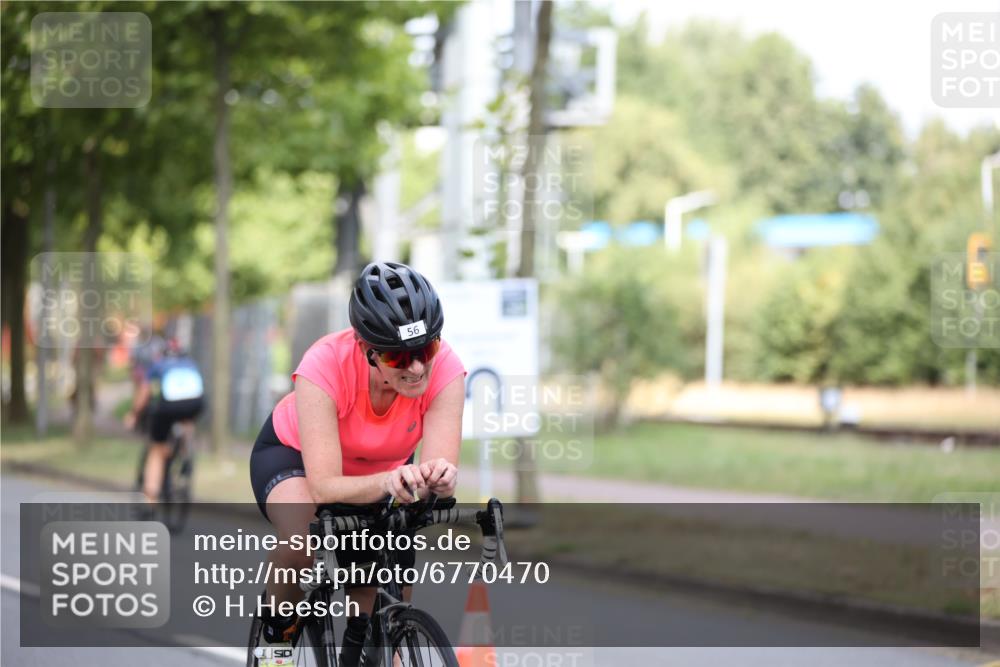 11.08.2024 - GEWOBA Citytriathlon Bremen H.Heesch http://msf.ph/oto/6770470 11.08.2024 10:38:08 Radfahren 3, 52, 56, 94 meine-sportfotos.de