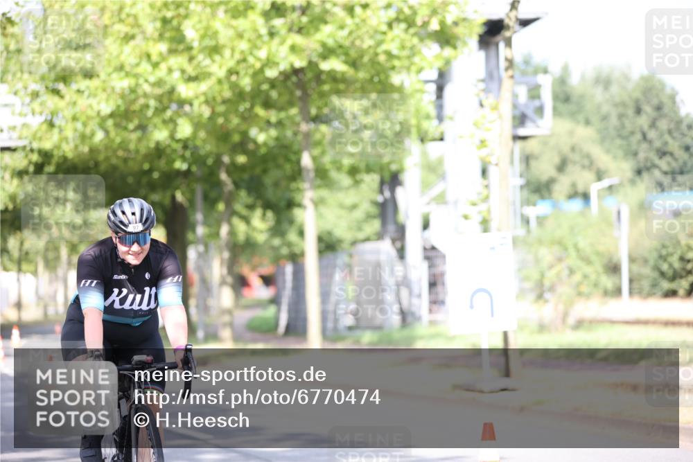 11.08.2024 - GEWOBA Citytriathlon Bremen H.Heesch http://msf.ph/oto/6770474 11.08.2024 10:45:07 Radfahren 13, 51, 54, 97 meine-sportfotos.de