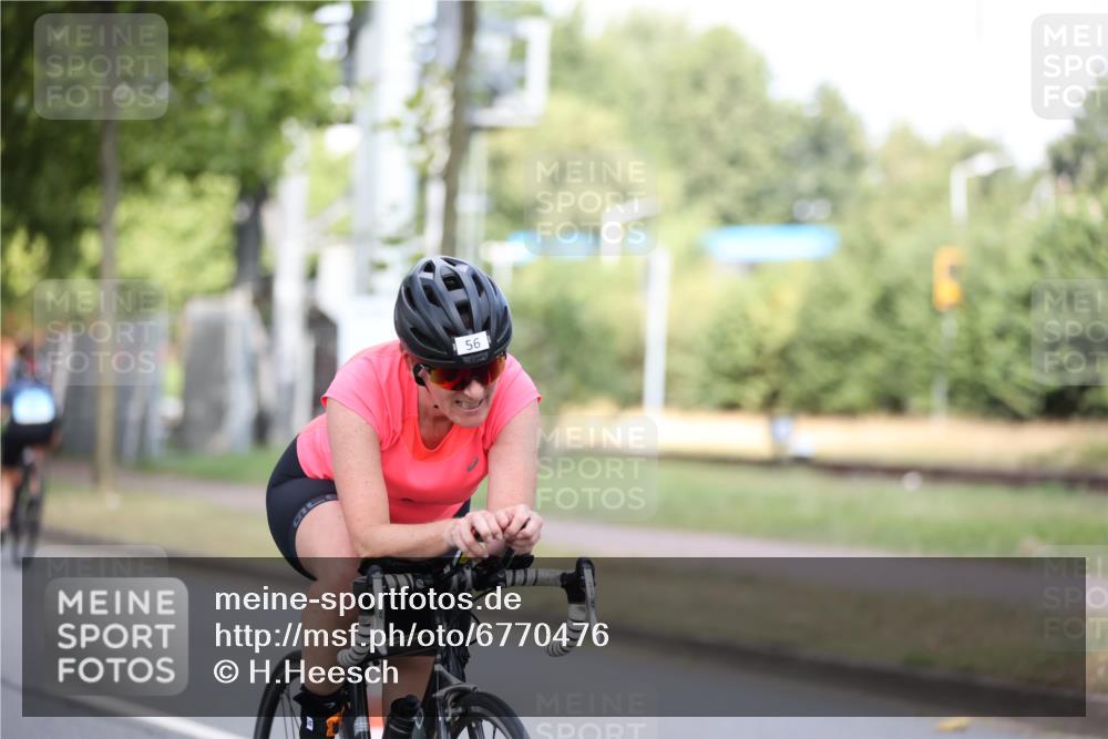 11.08.2024 - GEWOBA Citytriathlon Bremen H.Heesch http://msf.ph/oto/6770476 11.08.2024 10:38:09 Radfahren 3, 52, 56, 94 meine-sportfotos.de