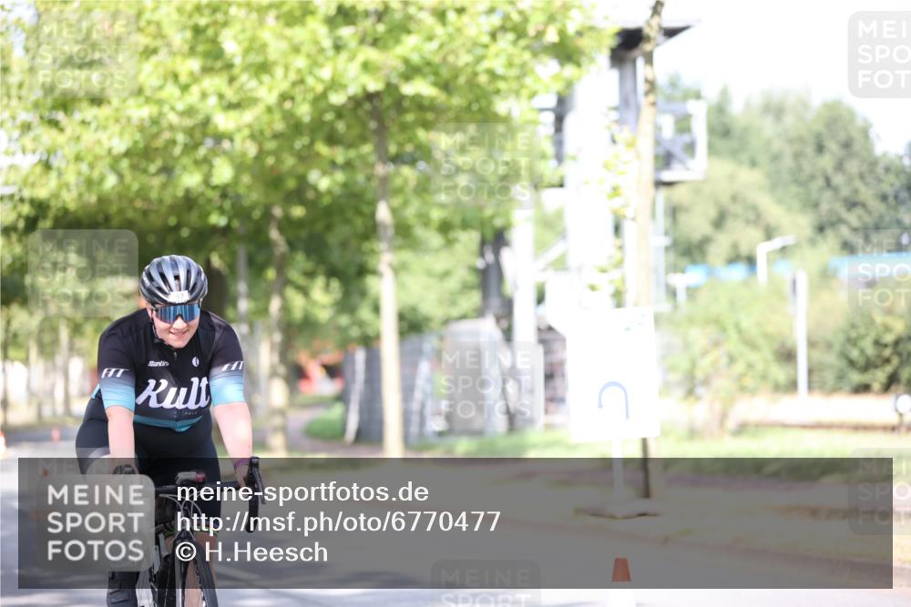11.08.2024 - GEWOBA Citytriathlon Bremen H.Heesch http://msf.ph/oto/6770477 11.08.2024 10:45:07 Radfahren 13, 51, 54, 97 meine-sportfotos.de