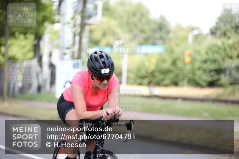 11.08.2024 - GEWOBA Citytriathlon Bremen H.Heesch http://msf.ph/oto/6770479 11.08.2024 10:38:09 Radfahren 3, 52, 56, 94 meine-sportfotos.de