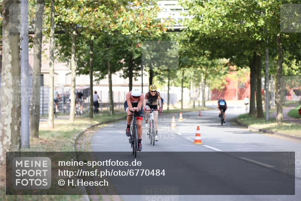 11.08.2024 - GEWOBA Citytriathlon Bremen H.Heesch http://msf.ph/oto/6770484 11.08.2024 10:38:11 Radfahren 3, 52, 56, 94, 95 meine-sportfotos.de