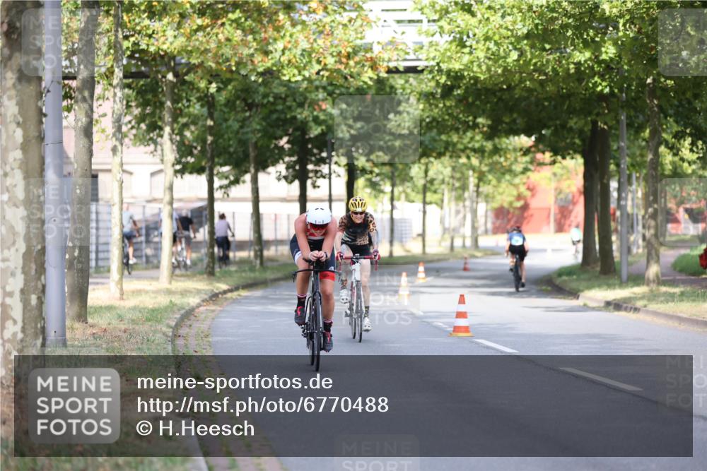 11.08.2024 - GEWOBA Citytriathlon Bremen H.Heesch http://msf.ph/oto/6770488 11.08.2024 10:38:11 Radfahren 3, 52, 56, 94, 95 meine-sportfotos.de