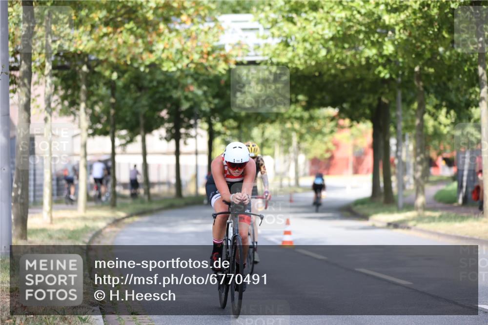 11.08.2024 - GEWOBA Citytriathlon Bremen H.Heesch http://msf.ph/oto/6770491 11.08.2024 10:38:12 Radfahren 3, 52, 56, 94, 95 meine-sportfotos.de