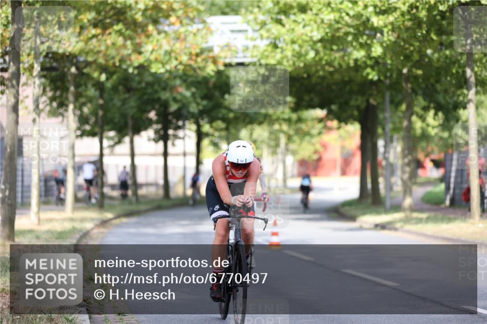 11.08.2024 - GEWOBA Citytriathlon Bremen H.Heesch http://msf.ph/oto/6770497 11.08.2024 10:38:12 Radfahren 3, 52, 56, 94, 95 meine-sportfotos.de