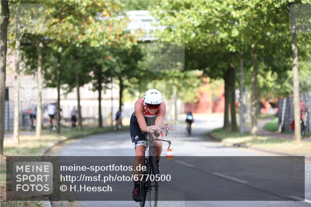 11.08.2024 - GEWOBA Citytriathlon Bremen H.Heesch http://msf.ph/oto/6770500 11.08.2024 10:38:12 Radfahren 3, 52, 56, 94, 95 meine-sportfotos.de