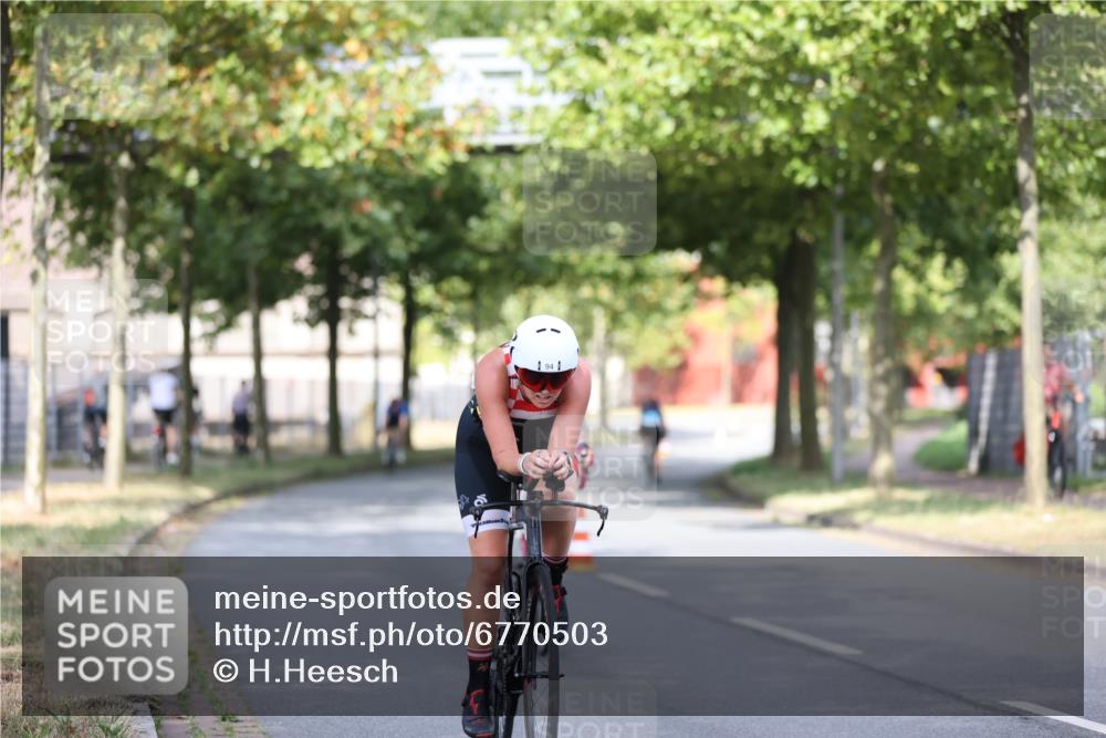 11.08.2024 - GEWOBA Citytriathlon Bremen H.Heesch http://msf.ph/oto/6770503 11.08.2024 10:38:12 Radfahren 3, 52, 56, 94, 95 meine-sportfotos.de