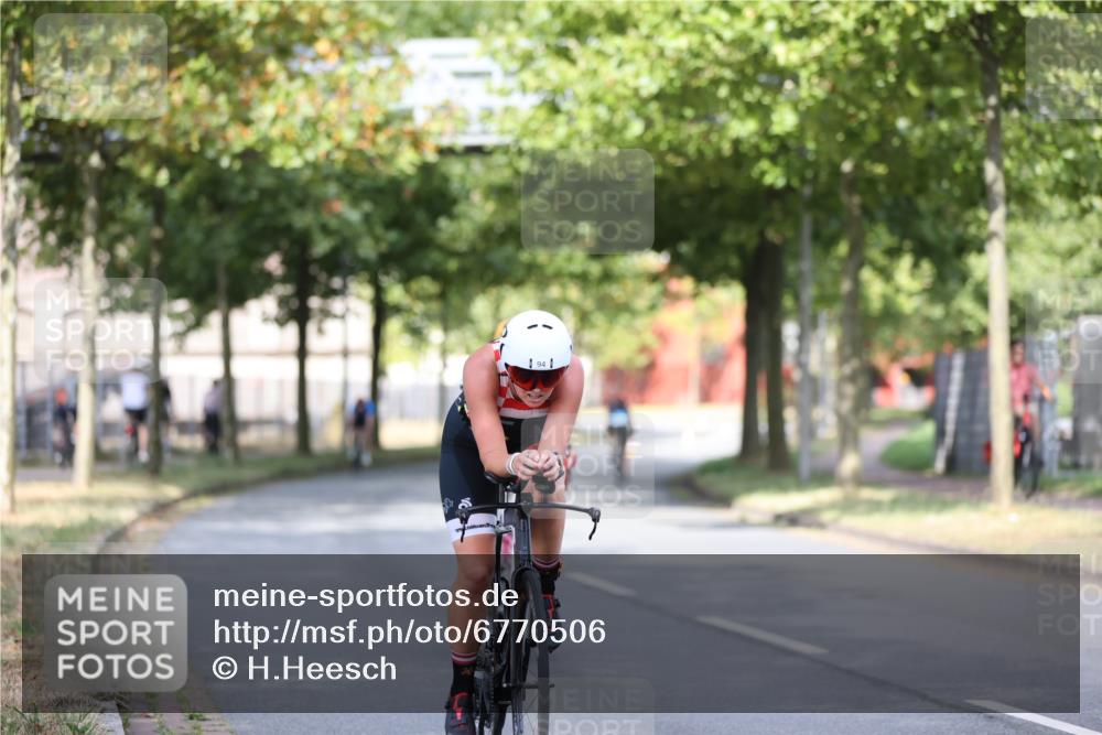 11.08.2024 - GEWOBA Citytriathlon Bremen H.Heesch http://msf.ph/oto/6770506 11.08.2024 10:38:12 Radfahren 3, 52, 56, 94, 95 meine-sportfotos.de