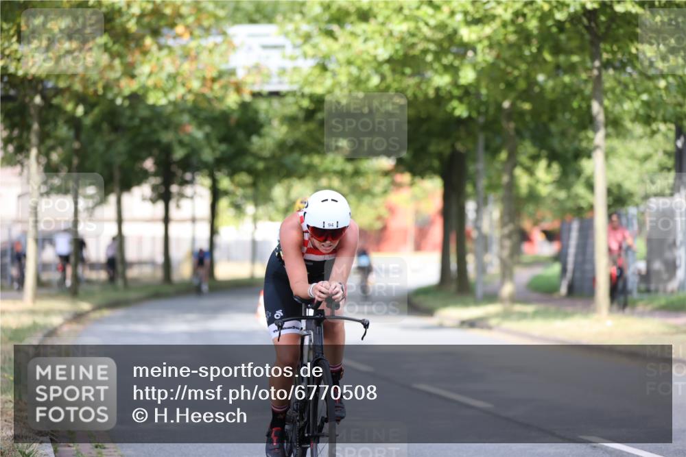 11.08.2024 - GEWOBA Citytriathlon Bremen H.Heesch http://msf.ph/oto/6770508 11.08.2024 10:38:12 Radfahren 3, 52, 56, 94, 95 meine-sportfotos.de