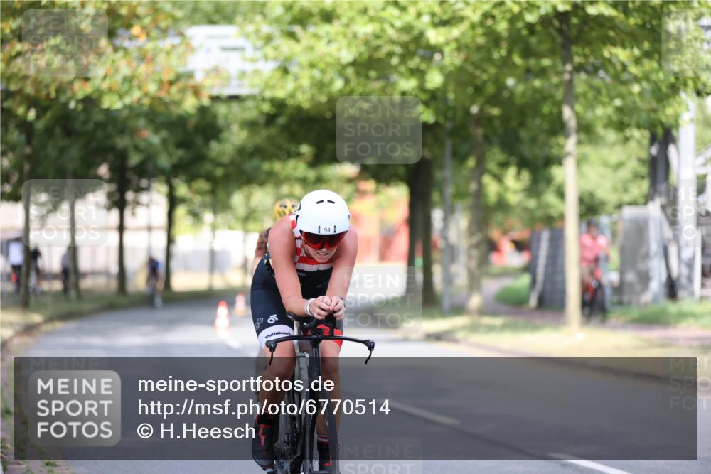 11.08.2024 - GEWOBA Citytriathlon Bremen H.Heesch http://msf.ph/oto/6770514 11.08.2024 10:38:13 Radfahren 3, 52, 56, 94, 95 meine-sportfotos.de