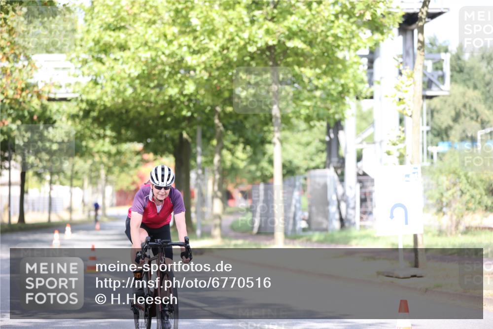 11.08.2024 - GEWOBA Citytriathlon Bremen H.Heesch http://msf.ph/oto/6770516 11.08.2024 10:45:12 Radfahren 13, 51, 54, 97 meine-sportfotos.de