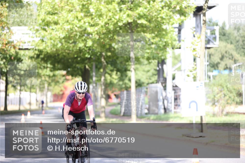 11.08.2024 - GEWOBA Citytriathlon Bremen H.Heesch http://msf.ph/oto/6770519 11.08.2024 10:45:12 Radfahren 13, 51, 54, 97 meine-sportfotos.de