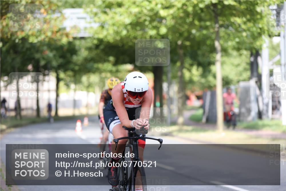 11.08.2024 - GEWOBA Citytriathlon Bremen H.Heesch http://msf.ph/oto/6770521 11.08.2024 10:38:13 Radfahren 3, 52, 56, 94, 95 meine-sportfotos.de
