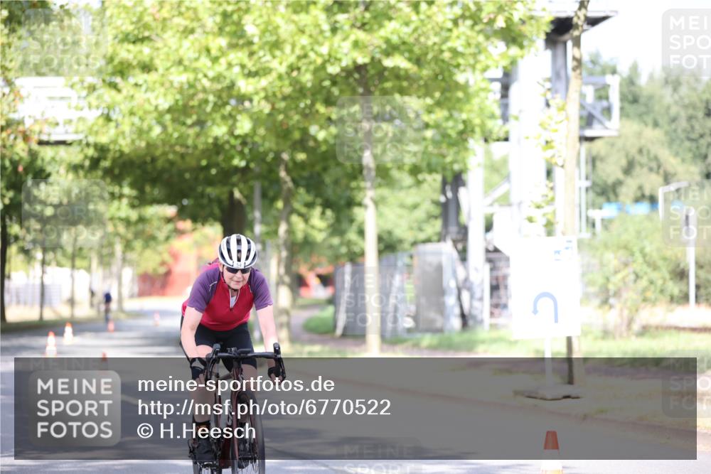 11.08.2024 - GEWOBA Citytriathlon Bremen H.Heesch http://msf.ph/oto/6770522 11.08.2024 10:45:12 Radfahren 13, 51, 54, 97 meine-sportfotos.de