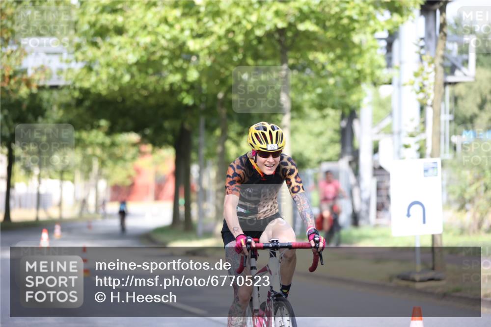 11.08.2024 - GEWOBA Citytriathlon Bremen H.Heesch http://msf.ph/oto/6770523 11.08.2024 10:38:13 Radfahren 3, 52, 56, 94, 95 meine-sportfotos.de