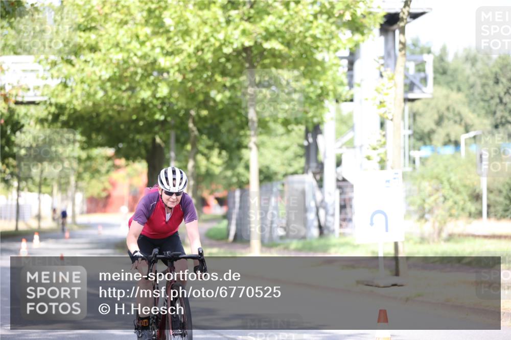 11.08.2024 - GEWOBA Citytriathlon Bremen H.Heesch http://msf.ph/oto/6770525 11.08.2024 10:45:12 Radfahren 13, 51, 54, 97 meine-sportfotos.de