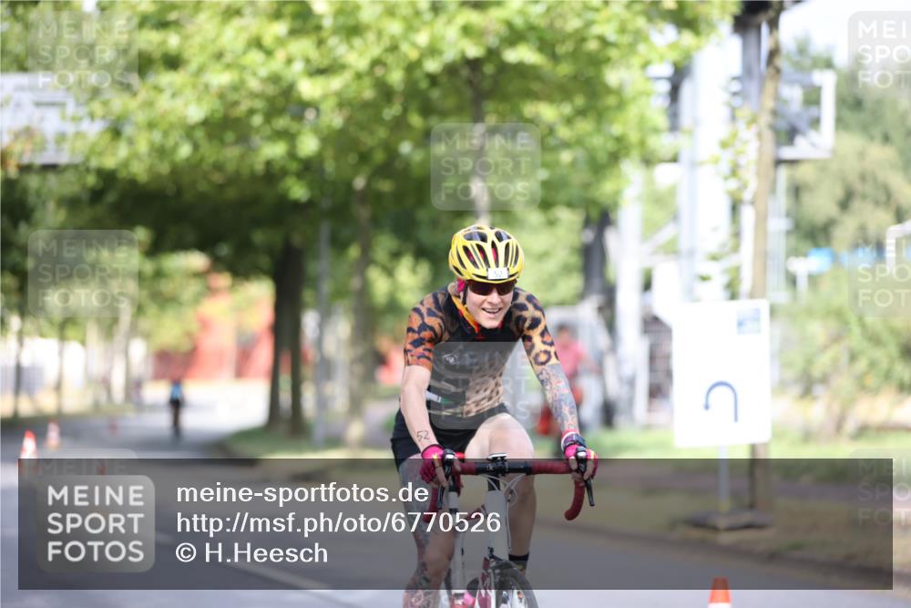 11.08.2024 - GEWOBA Citytriathlon Bremen H.Heesch http://msf.ph/oto/6770526 11.08.2024 10:38:13 Radfahren 3, 52, 56, 94, 95 meine-sportfotos.de