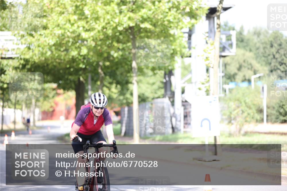 11.08.2024 - GEWOBA Citytriathlon Bremen H.Heesch http://msf.ph/oto/6770528 11.08.2024 10:45:12 Radfahren 13, 51, 54, 97 meine-sportfotos.de