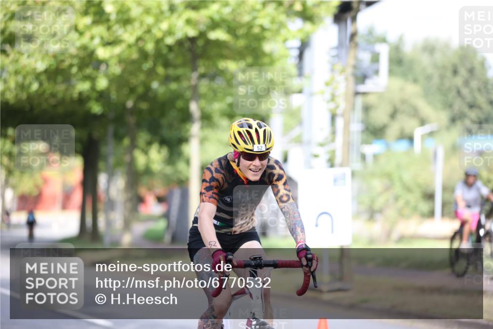 11.08.2024 - GEWOBA Citytriathlon Bremen H.Heesch http://msf.ph/oto/6770532 11.08.2024 10:38:13 Radfahren 3, 52, 56, 94, 95 meine-sportfotos.de