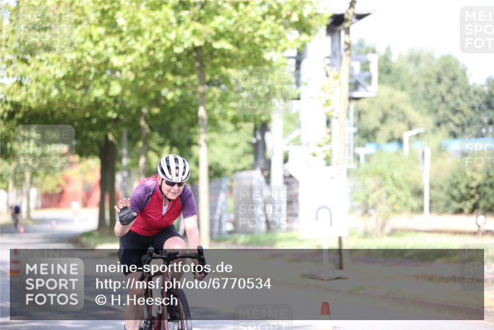 11.08.2024 - GEWOBA Citytriathlon Bremen H.Heesch http://msf.ph/oto/6770534 11.08.2024 10:45:12 Radfahren 13, 51, 54, 97 meine-sportfotos.de