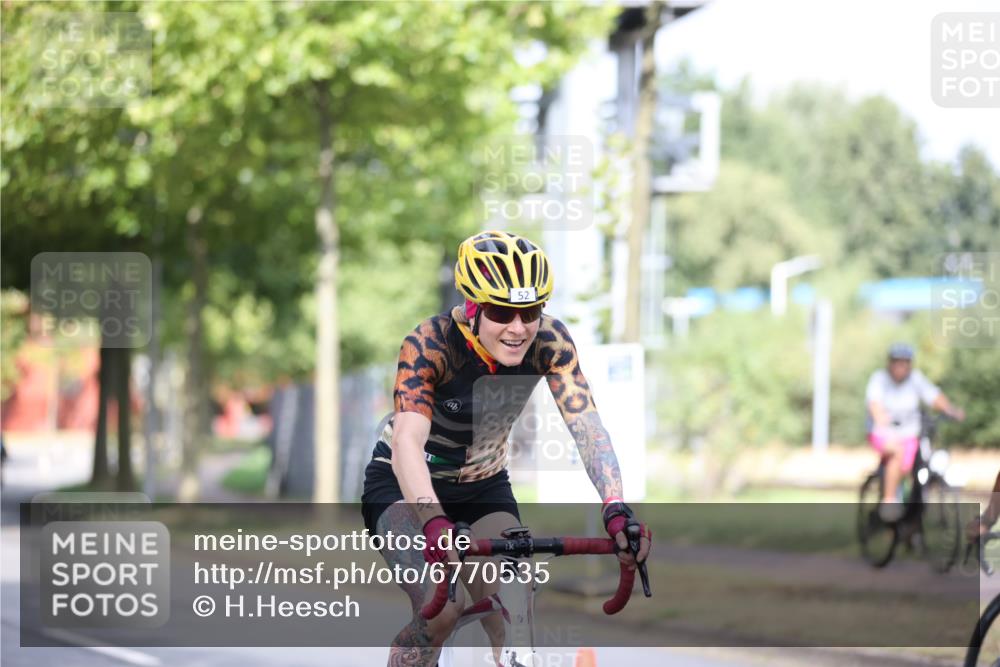 11.08.2024 - GEWOBA Citytriathlon Bremen H.Heesch http://msf.ph/oto/6770535 11.08.2024 10:38:13 Radfahren 3, 52, 56, 94, 95 meine-sportfotos.de