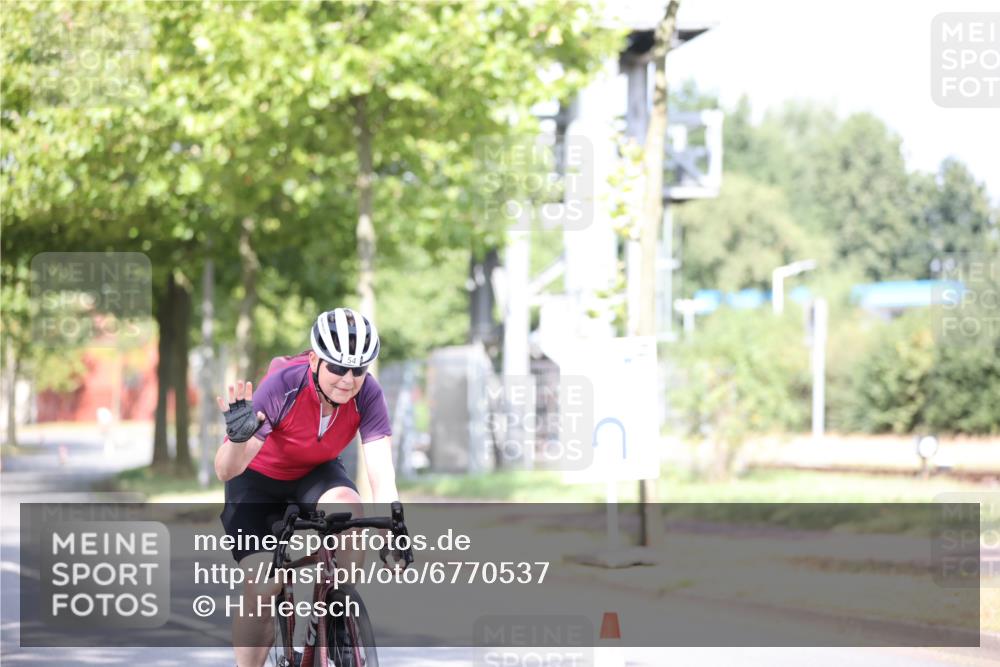 11.08.2024 - GEWOBA Citytriathlon Bremen H.Heesch http://msf.ph/oto/6770537 11.08.2024 10:45:12 Radfahren 13, 51, 54, 97 meine-sportfotos.de