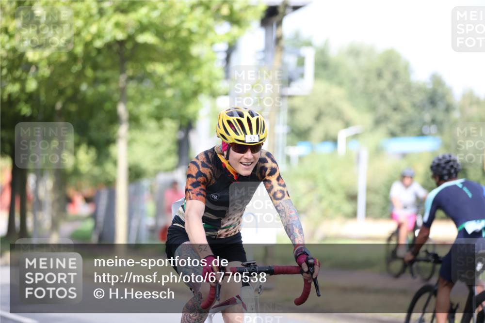 11.08.2024 - GEWOBA Citytriathlon Bremen H.Heesch http://msf.ph/oto/6770538 11.08.2024 10:38:14 Radfahren 3, 52, 56, 94, 95 meine-sportfotos.de