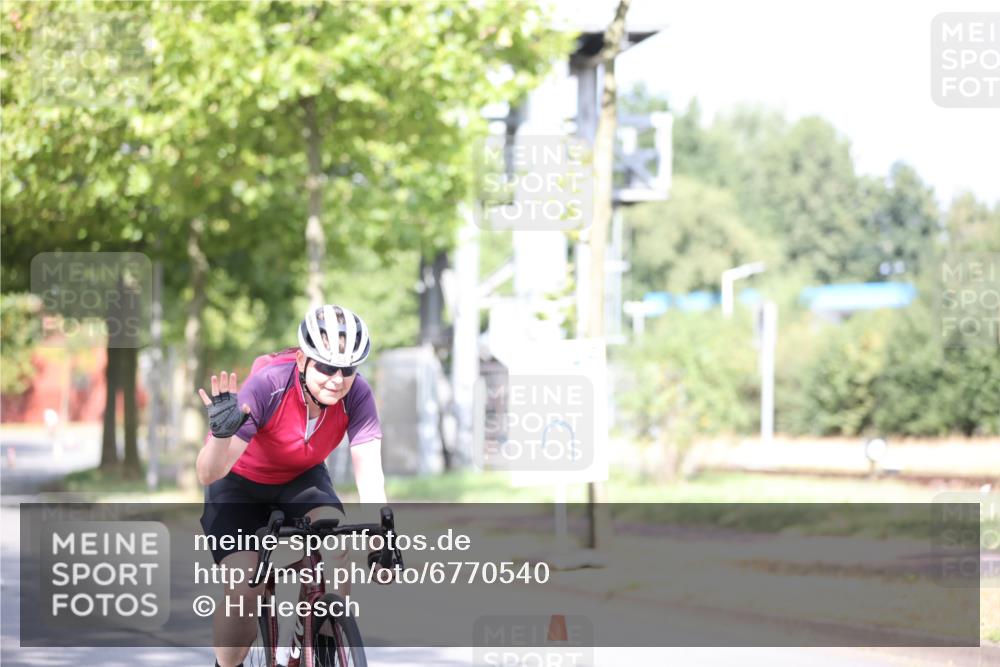 11.08.2024 - GEWOBA Citytriathlon Bremen H.Heesch http://msf.ph/oto/6770540 11.08.2024 10:45:12 Radfahren 13, 51, 54, 97 meine-sportfotos.de