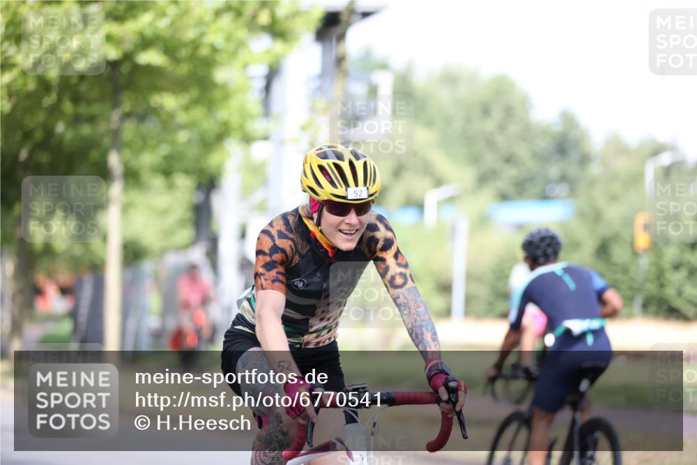 11.08.2024 - GEWOBA Citytriathlon Bremen H.Heesch http://msf.ph/oto/6770541 11.08.2024 10:38:14 Radfahren 3, 52, 56, 94, 95 meine-sportfotos.de