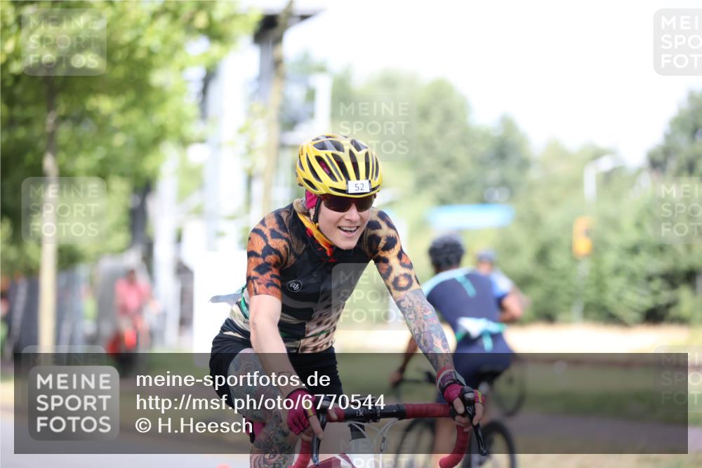 11.08.2024 - GEWOBA Citytriathlon Bremen H.Heesch http://msf.ph/oto/6770544 11.08.2024 10:38:14 Radfahren 3, 52, 56, 94, 95 meine-sportfotos.de