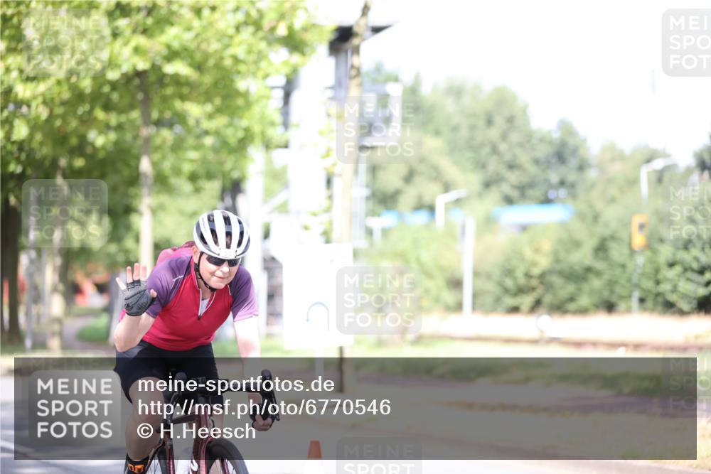 11.08.2024 - GEWOBA Citytriathlon Bremen H.Heesch http://msf.ph/oto/6770546 11.08.2024 10:45:12 Radfahren 13, 51, 54, 97 meine-sportfotos.de