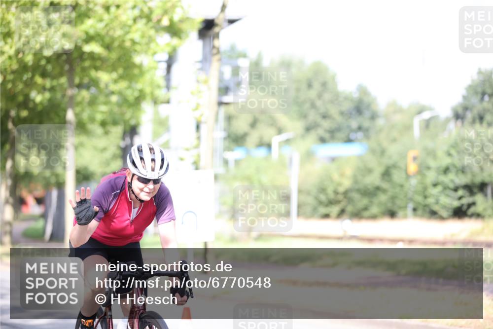 11.08.2024 - GEWOBA Citytriathlon Bremen H.Heesch http://msf.ph/oto/6770548 11.08.2024 10:45:12 Radfahren 13, 51, 54, 97 meine-sportfotos.de