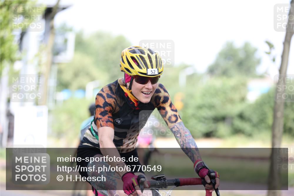 11.08.2024 - GEWOBA Citytriathlon Bremen H.Heesch http://msf.ph/oto/6770549 11.08.2024 10:38:14 Radfahren 3, 52, 56, 94, 95 meine-sportfotos.de