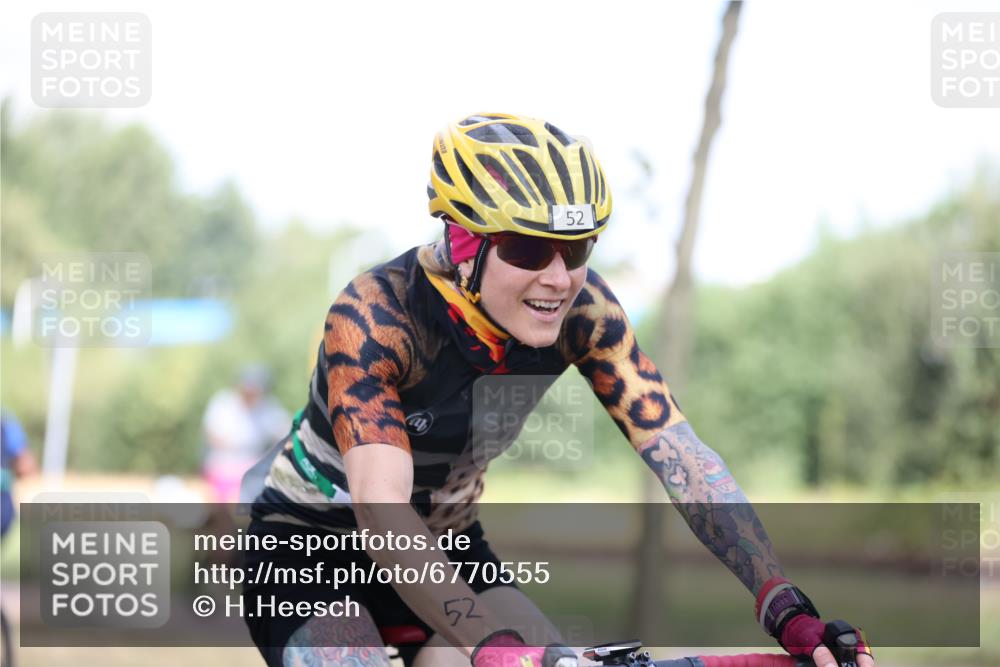 11.08.2024 - GEWOBA Citytriathlon Bremen H.Heesch http://msf.ph/oto/6770555 11.08.2024 10:38:14 Radfahren 3, 52, 56, 94, 95 meine-sportfotos.de