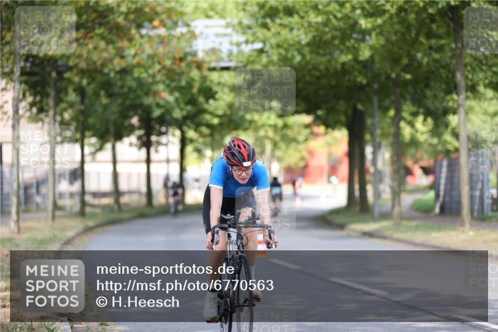 11.08.2024 - GEWOBA Citytriathlon Bremen H.Heesch http://msf.ph/oto/6770563 11.08.2024 10:38:18 Radfahren 3, 11, 29, 52, 56, 94, 95 meine-sportfotos.de