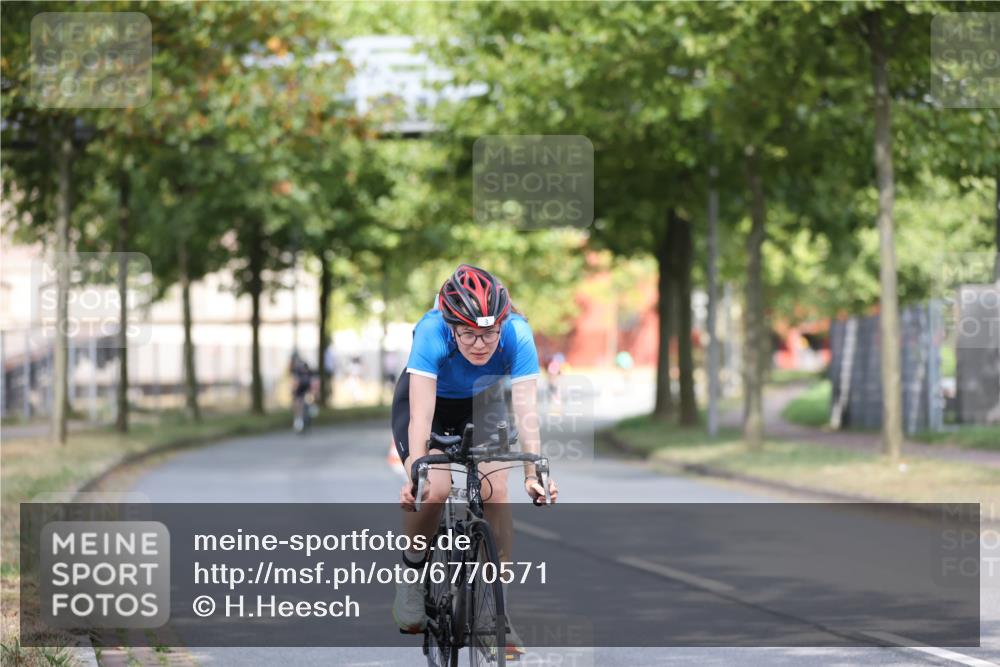 11.08.2024 - GEWOBA Citytriathlon Bremen H.Heesch http://msf.ph/oto/6770571 11.08.2024 10:38:18 Radfahren 3, 11, 29, 52, 56, 94, 95 meine-sportfotos.de