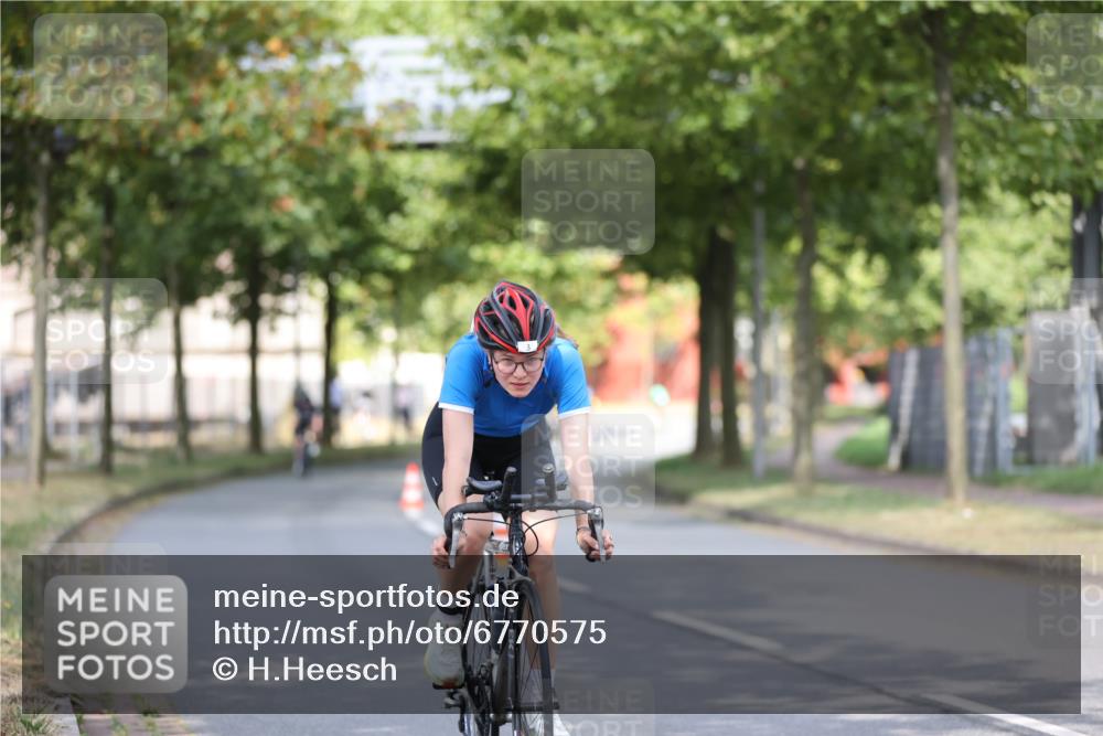 11.08.2024 - GEWOBA Citytriathlon Bremen H.Heesch http://msf.ph/oto/6770575 11.08.2024 10:38:18 Radfahren 3, 11, 29, 52, 56, 94, 95 meine-sportfotos.de