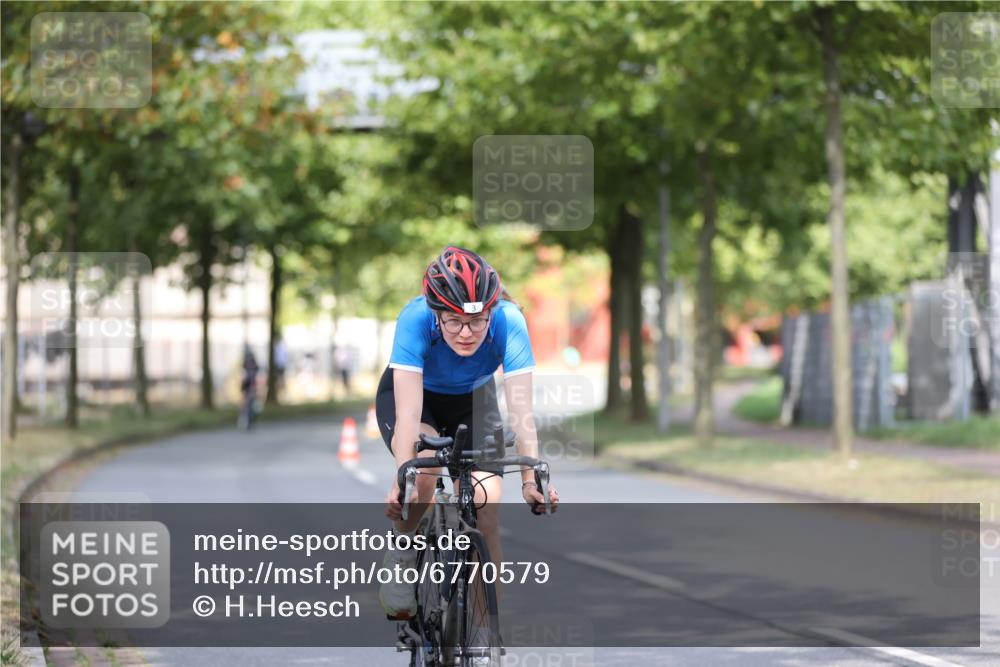 11.08.2024 - GEWOBA Citytriathlon Bremen H.Heesch http://msf.ph/oto/6770579 11.08.2024 10:38:19 Radfahren 3, 11, 29, 52, 56, 58, 94, 95 meine-sportfotos.de